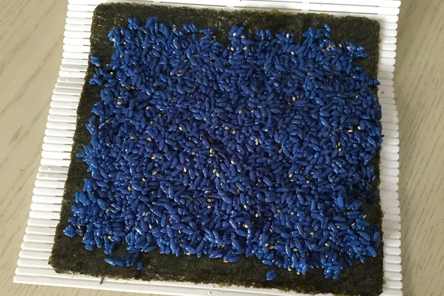 Butterfly pea flower sushi gimbap (healing high-value Mediterranean blue) step 0