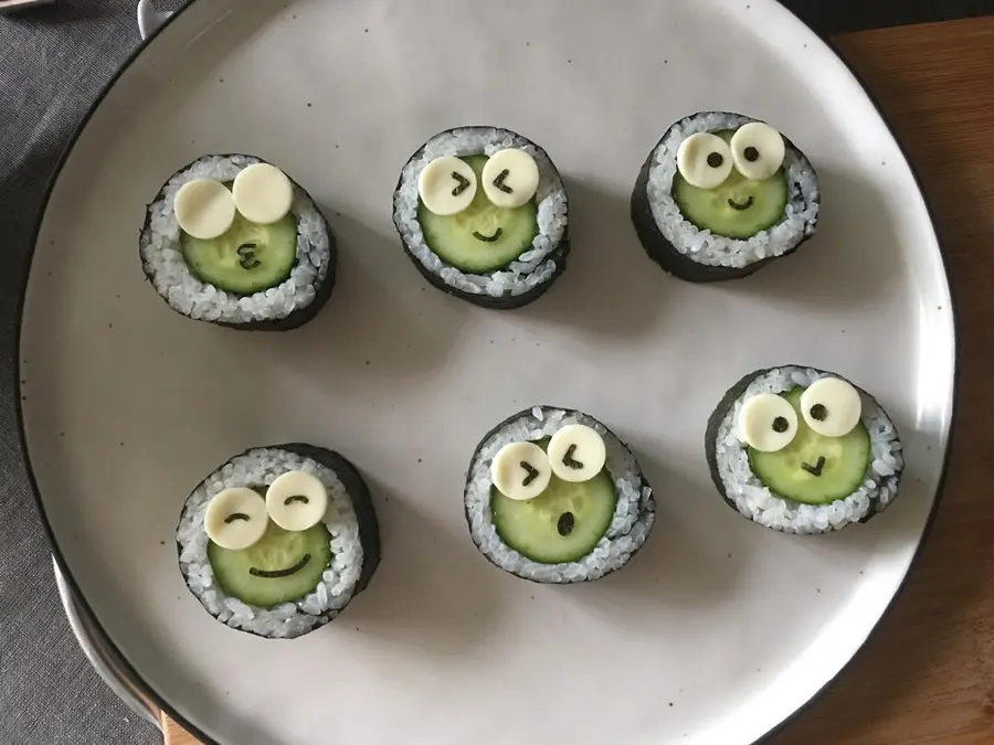 Mung bean frog sushi step 0