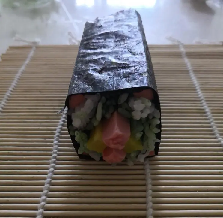 Yokomi roll sushi step 0