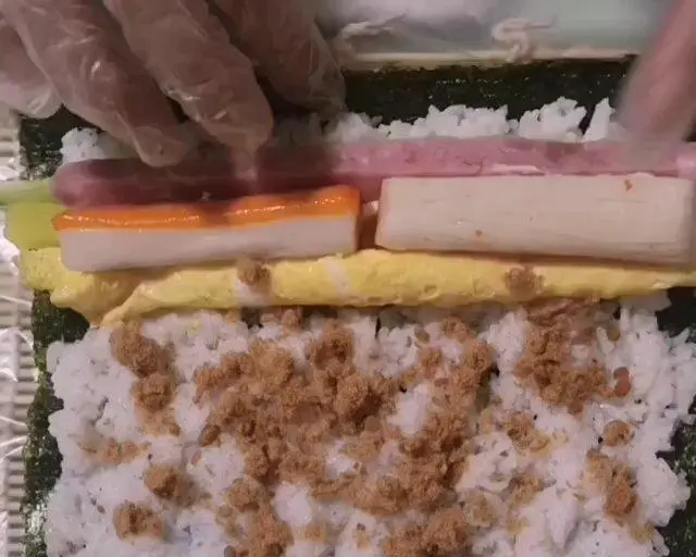 Sushi / nori roll (there is a video of the roll method) step 0