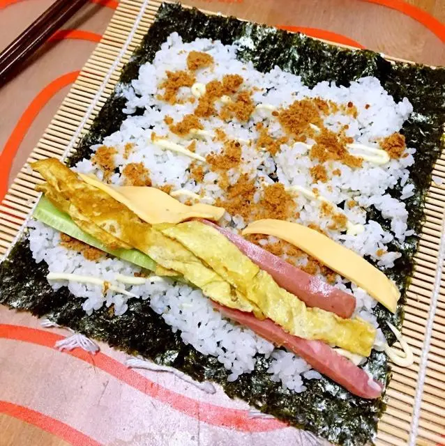 Kids' favorite roll sushi step 0