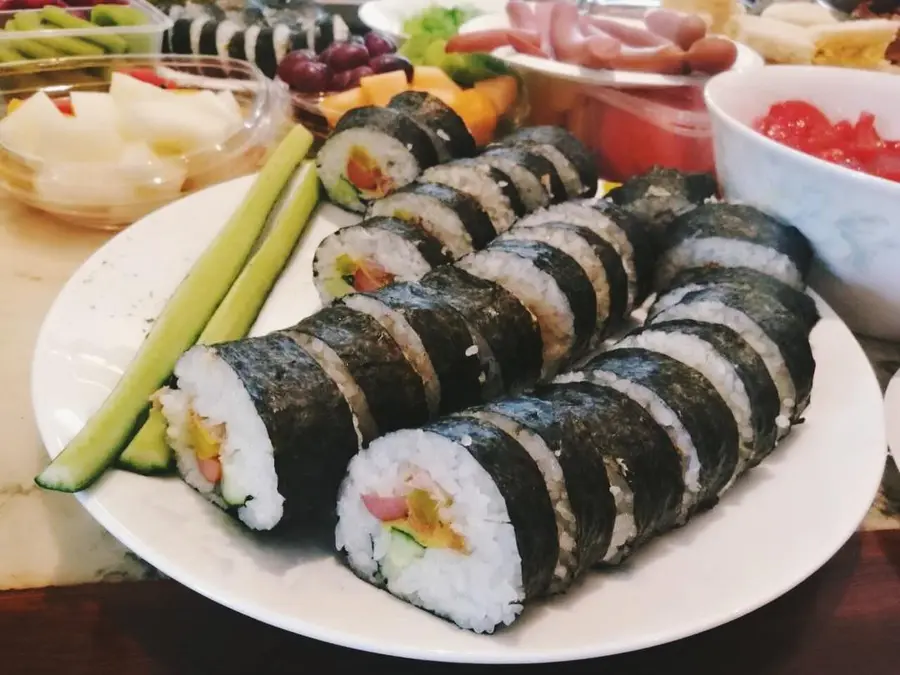 Kids' favorite roll sushi step 0