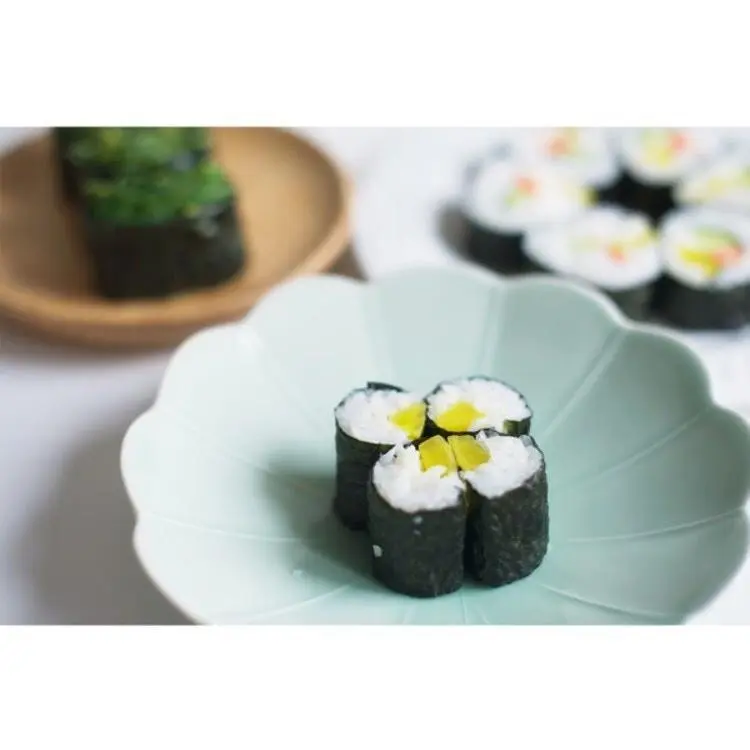 How to make sushi rolls (thin rolls)