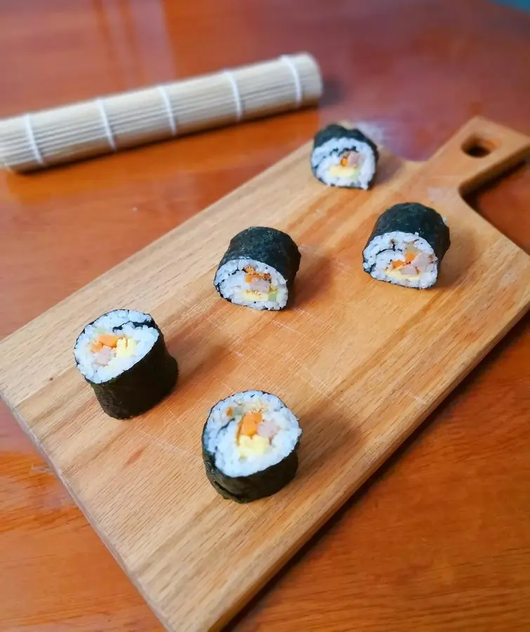 Nori sushi roll (avocado pulp floss roll) step 0