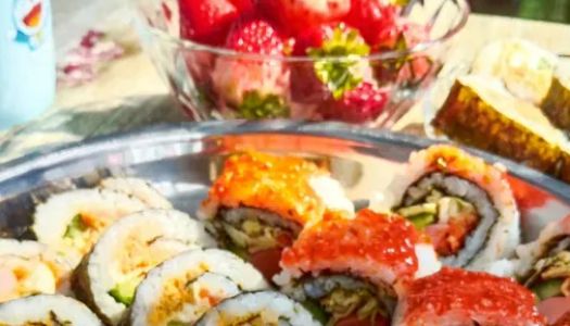 Roll sushi  with zero cooking skills