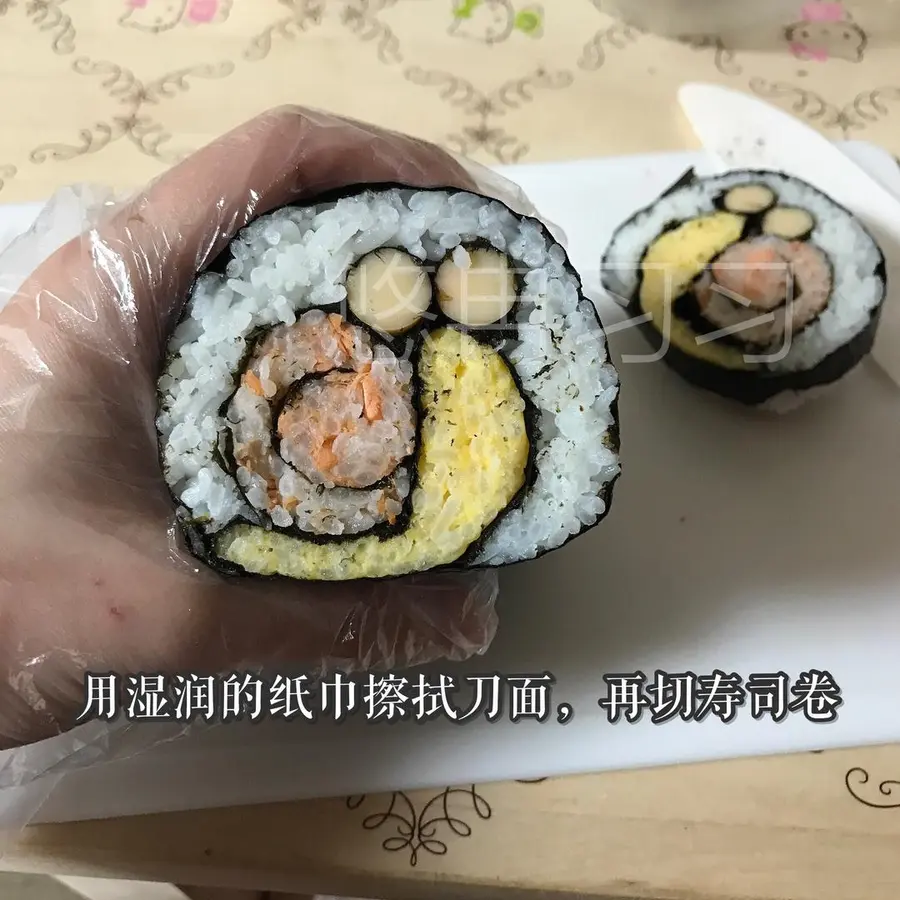 Snail pattern sushi step 0