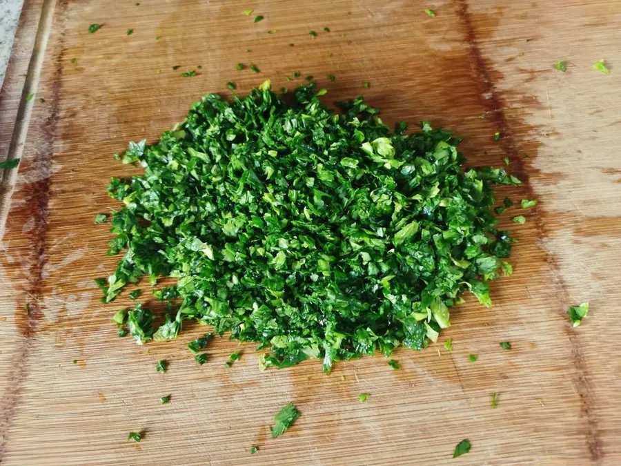 Celery leaves are not wasted, and quick breakfast cakes are made step 0