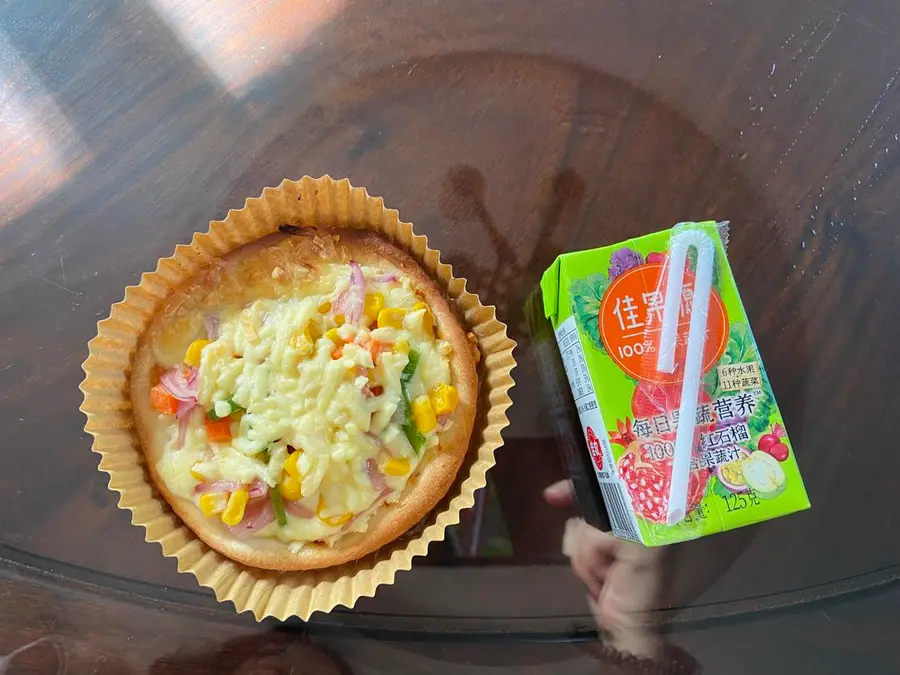 Children (kindergarten/elementary school students) have a quick breakfast step 0