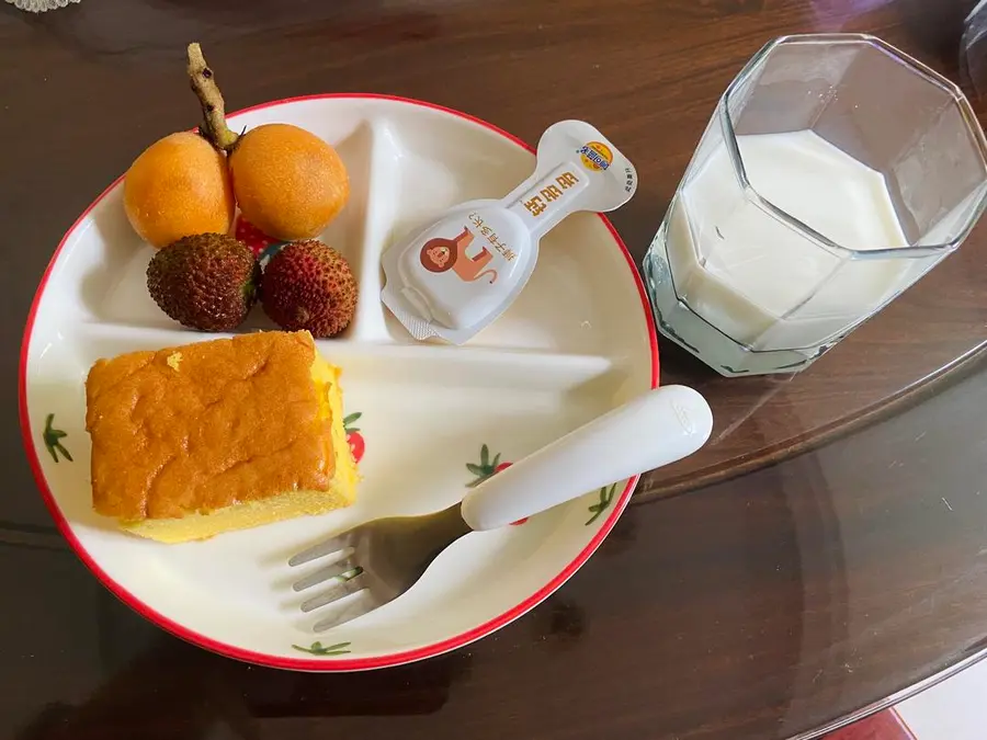 Children (kindergarten/elementary school students) have a quick breakfast step 0