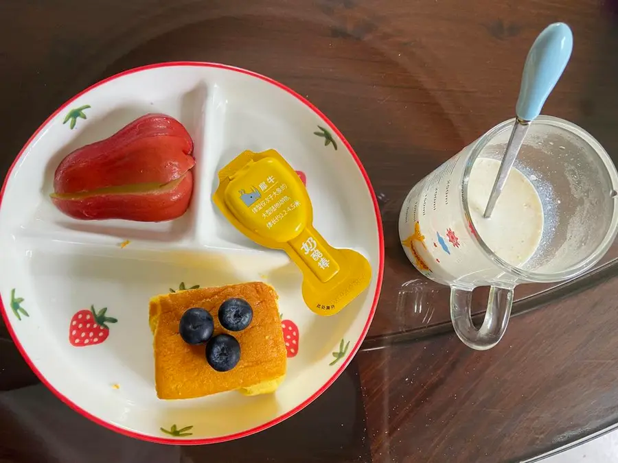 Children (kindergarten/elementary school students) have a quick breakfast step 0