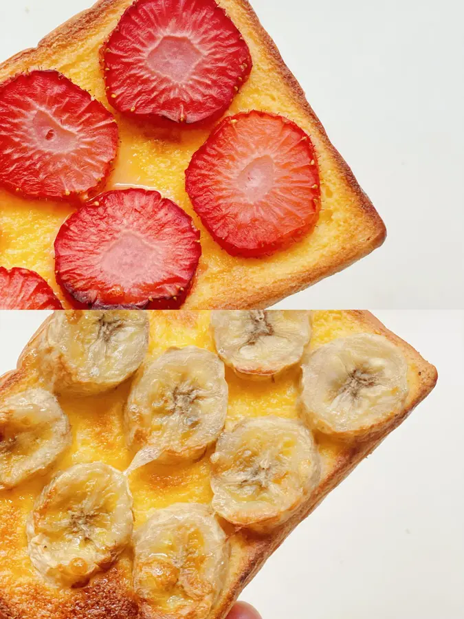 Quick breakfast  for office workers: banana roasted toast > strawberry roasted toast