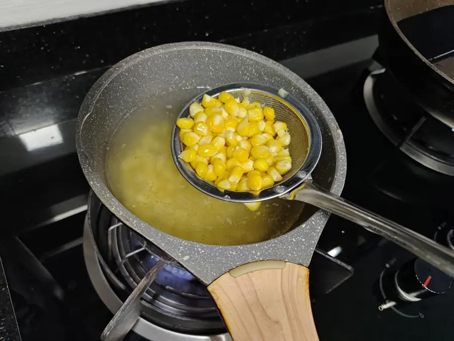 Seaweed rice balls that children and adults love to eat step 0