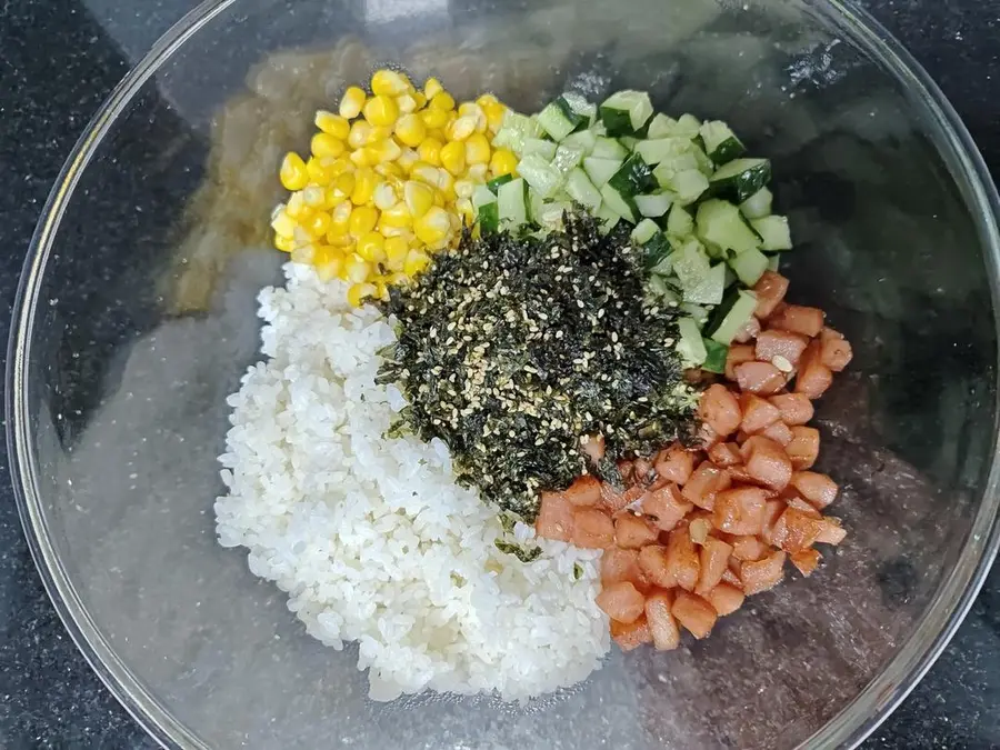 Seaweed rice balls that children and adults love to eat step 0