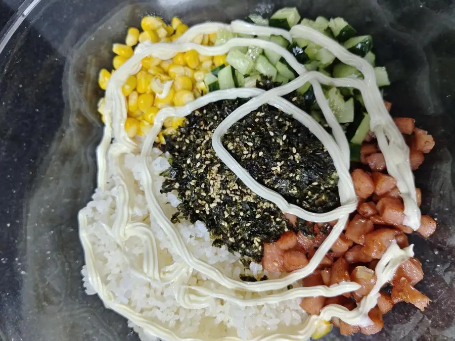 Seaweed rice balls that children and adults love to eat step 0