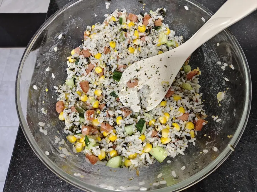 Seaweed rice balls that children and adults love to eat step 0