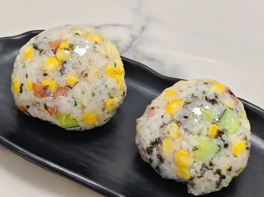 Seaweed rice balls that children and adults love to eat step 0