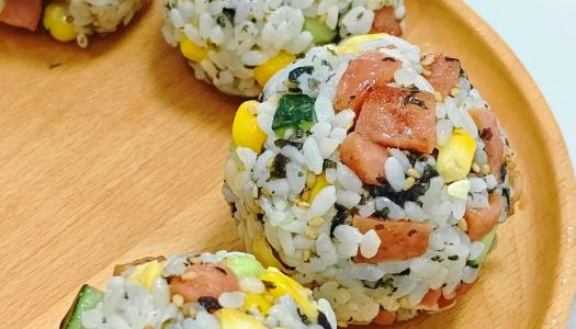 Seaweed rice balls that children and adults love to eat