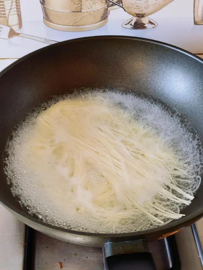 Yangchun noodles and clear soup noodles step 0