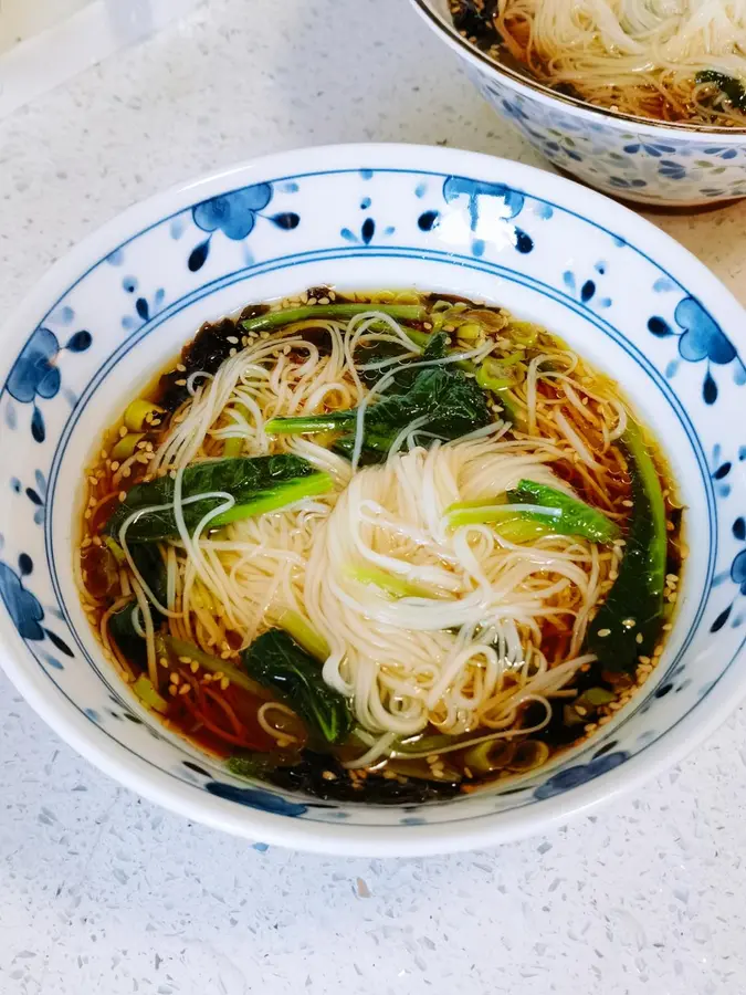 Yangchun noodles and clear soup noodles step 0