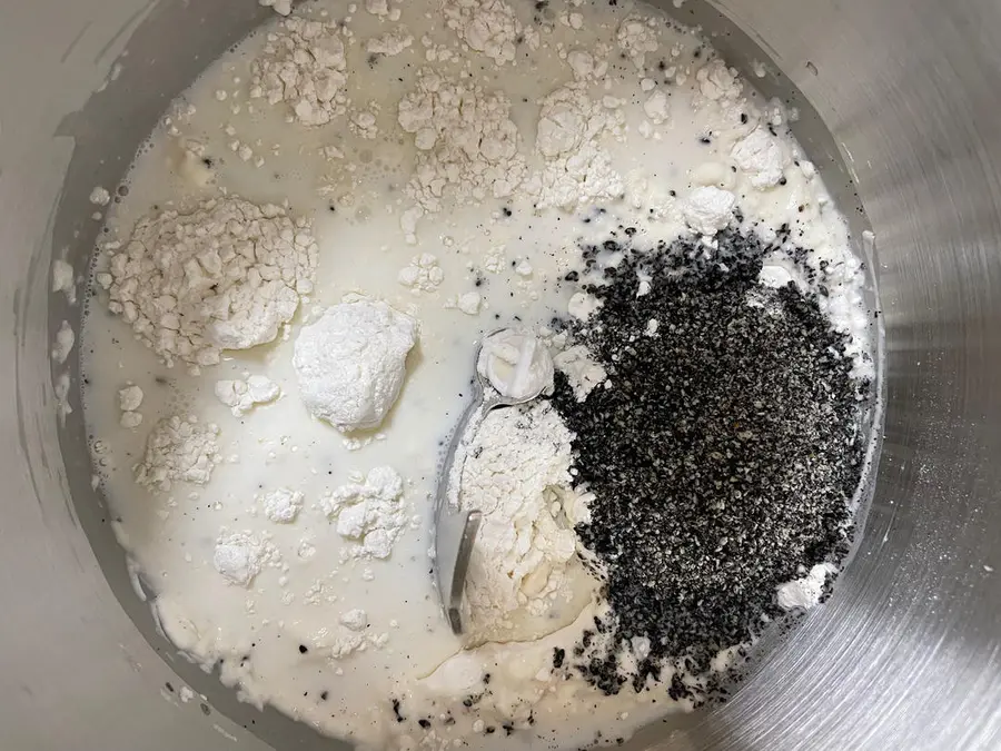 The steamed buns made of low-gluten flour are too fluffy! The black sesame steamed buns are so fragrant! step 0