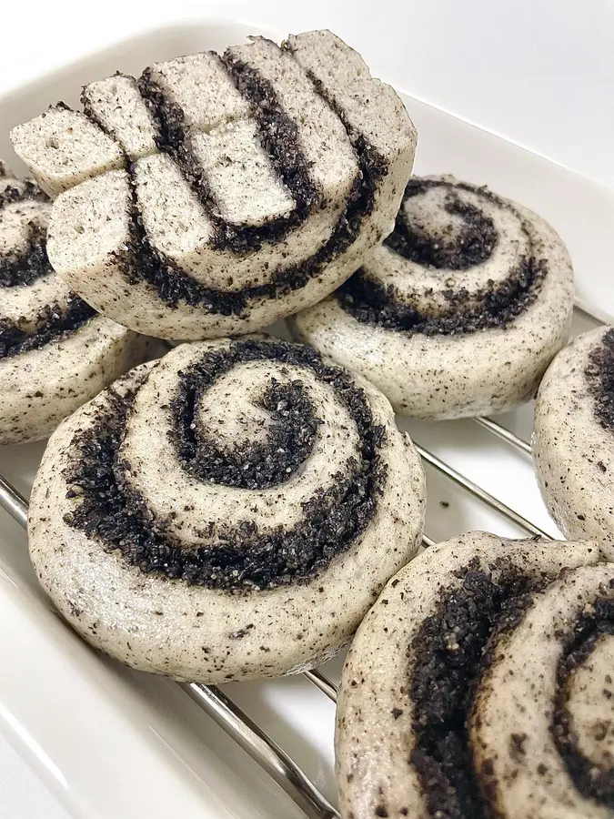 The steamed buns made of low-gluten flour are too fluffy! The black sesame steamed buns are so fragrant! step 0