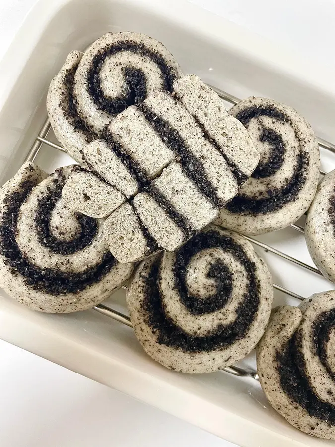 The steamed buns made of low-gluten flour are too fluffy! The black sesame steamed buns are so fragrant! step 0