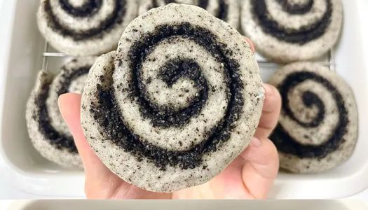 The steamed buns made of low-gluten flour are too fluffy! The black sesame steamed buns are so fragrant!