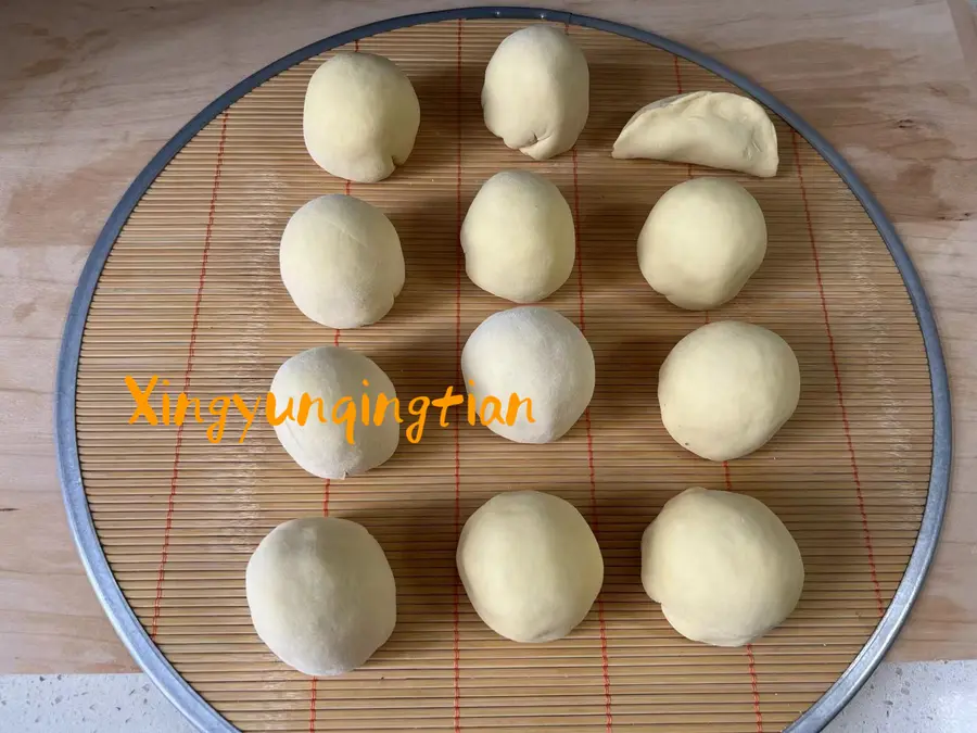 Cornmeal and red bean buns (including red bean paste) step 0