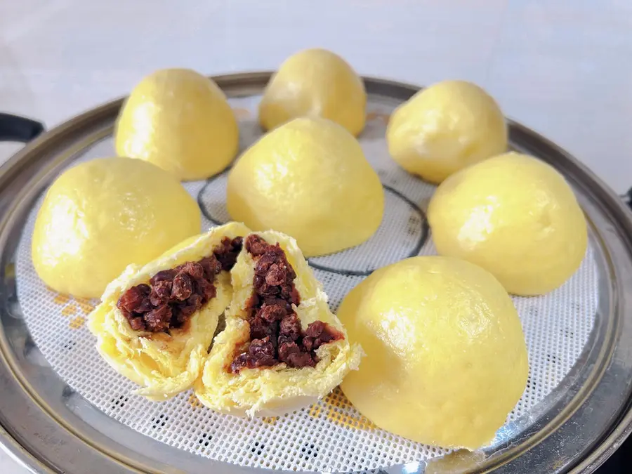 Cornmeal and red bean buns (including red bean paste)