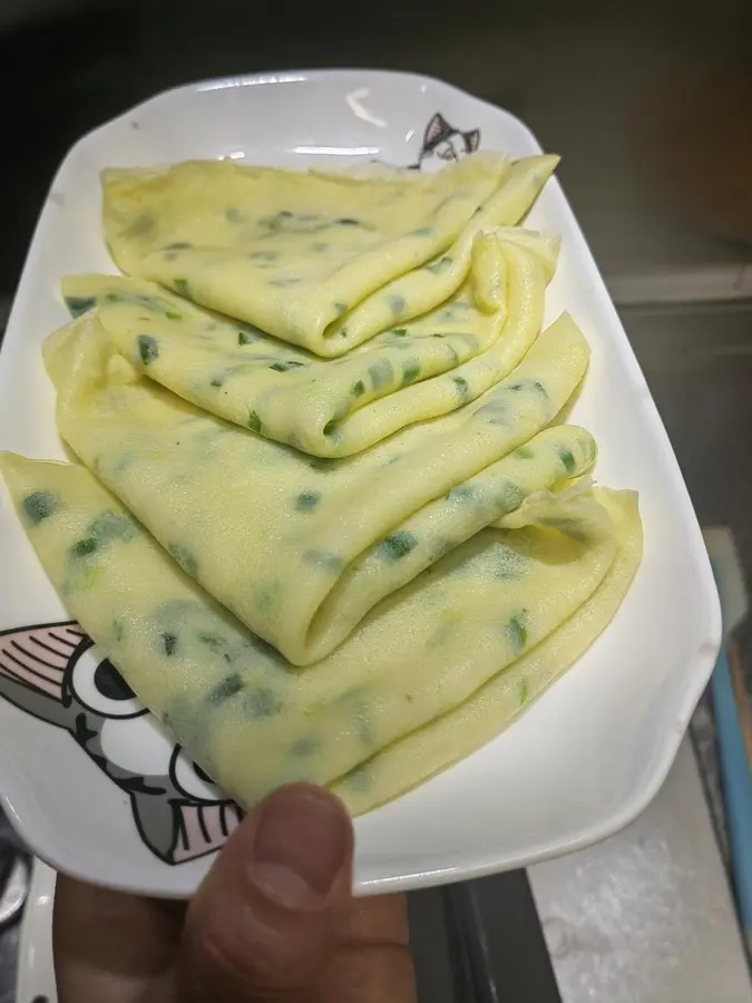 Authentic stall leek egg cake in northern Shaanxi step 0