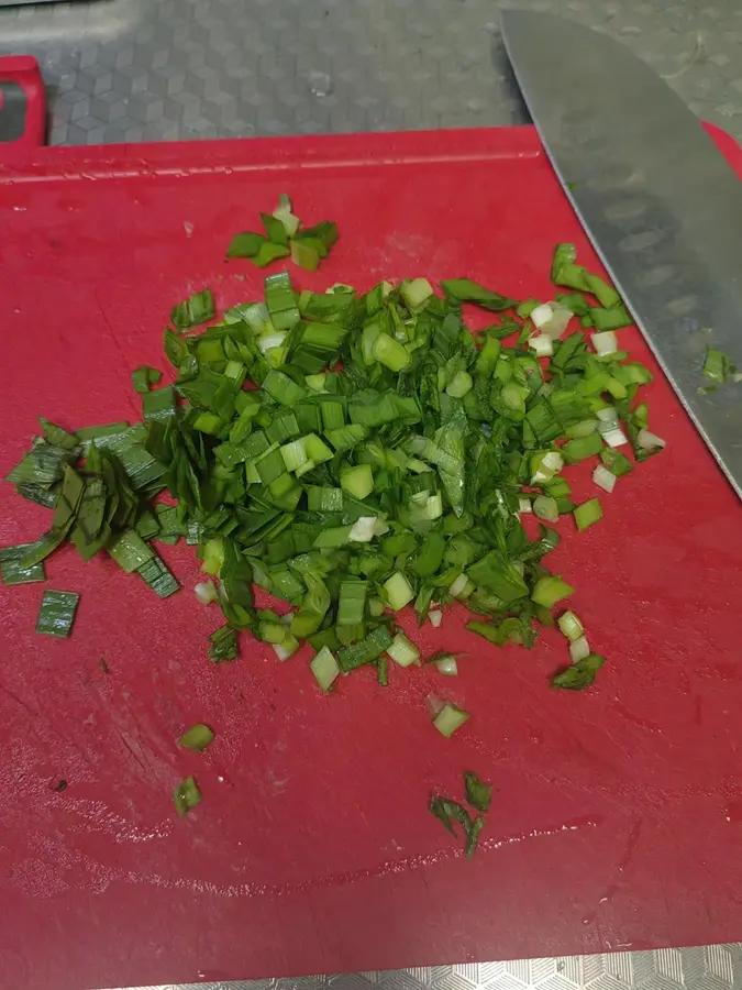 Authentic stall leek egg cake in northern Shaanxi step 0