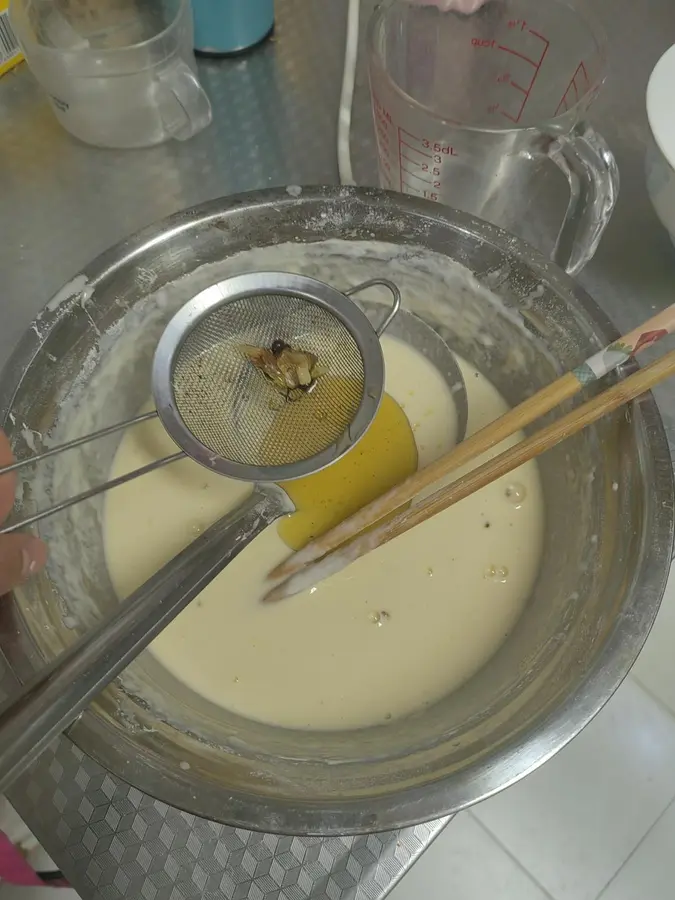 Authentic stall leek egg cake in northern Shaanxi step 0