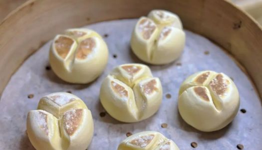 Flowering custard steamed buns