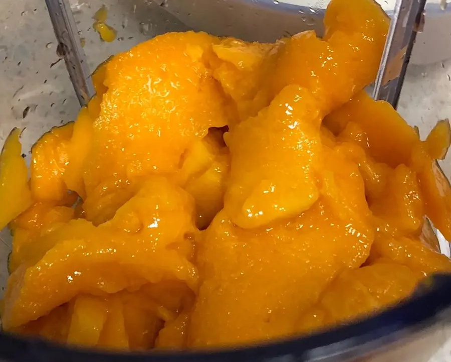 Hong Kong-style dessert - poplar manna (mango sago dew) with mango flower cutting method step 0