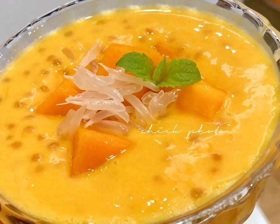 Hong Kong-style dessert - poplar manna (mango sago dew) with mango flower cutting method step 0