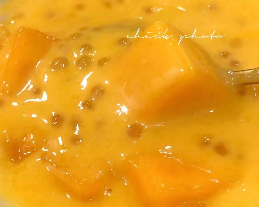 Hong Kong-style dessert - poplar manna (mango sago dew) with mango flower cutting method step 0