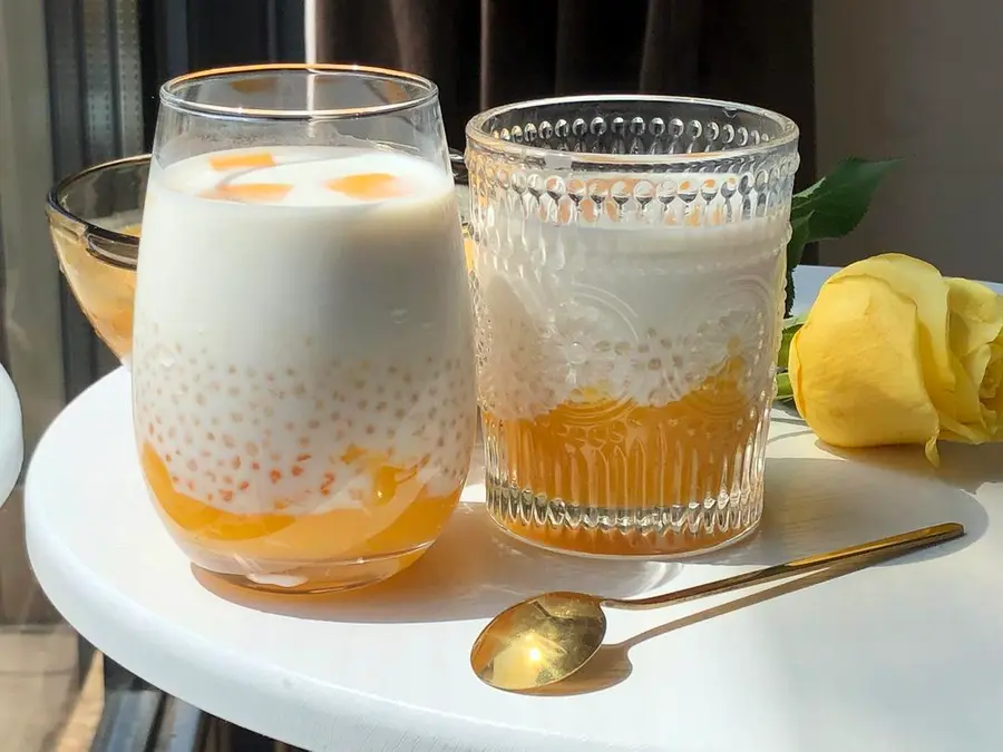 Hong Kong-style dessert - poplar manna (mango sago dew) with mango flower cutting method step 0