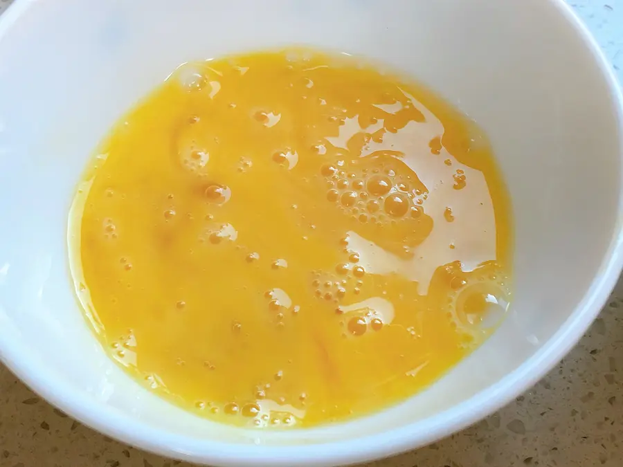 Milk and egg mash A favorite dessert soup in winter step 0