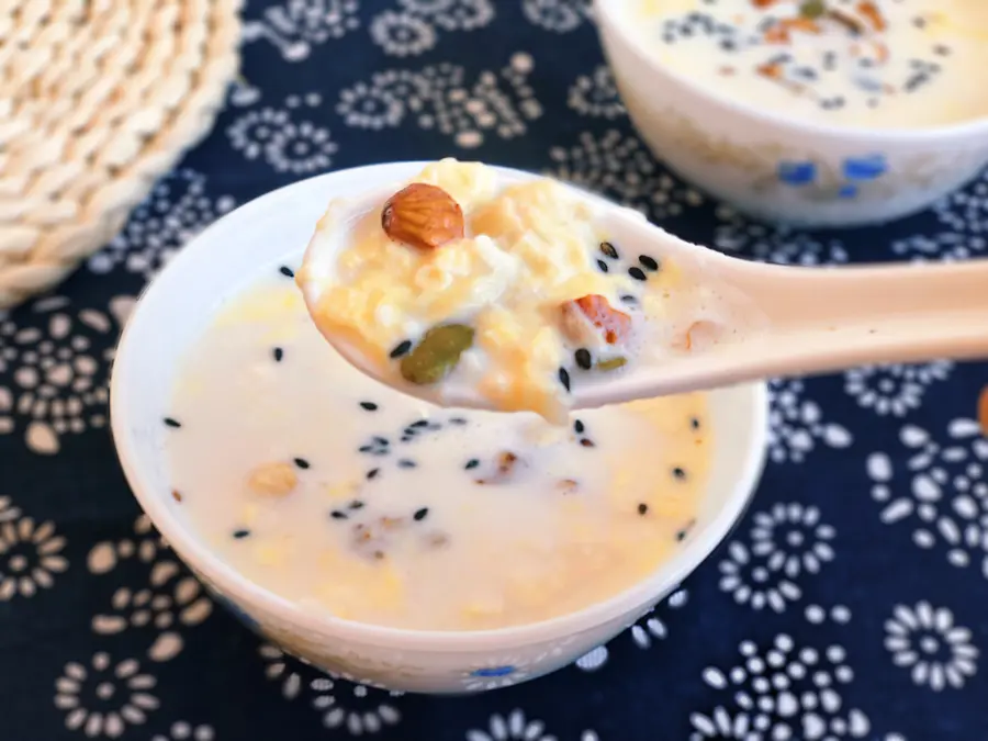 Milk and egg mash A favorite dessert soup in winter step 0