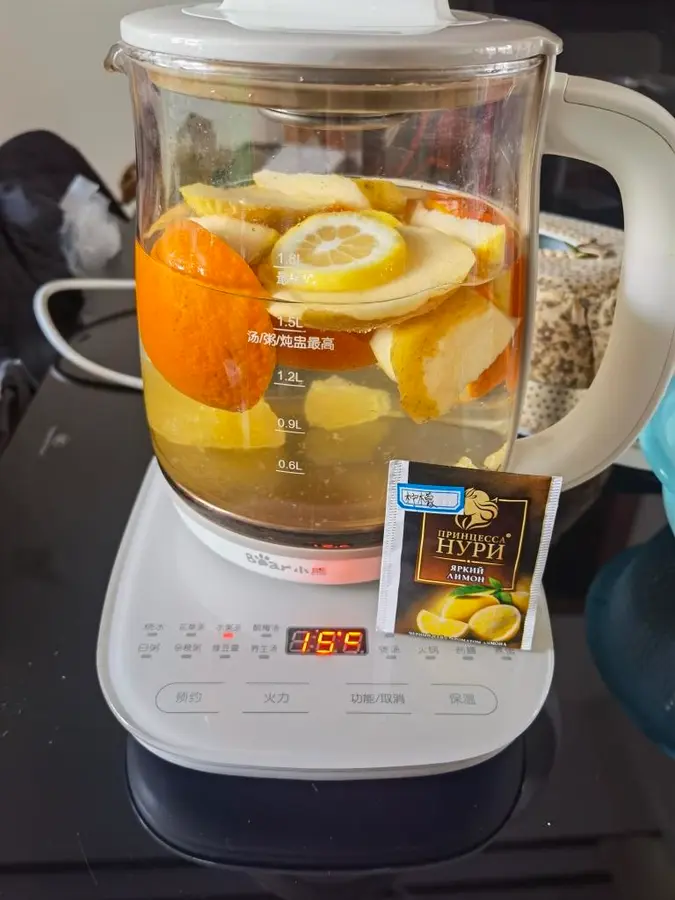 Huge delicious apple orange tea step 0