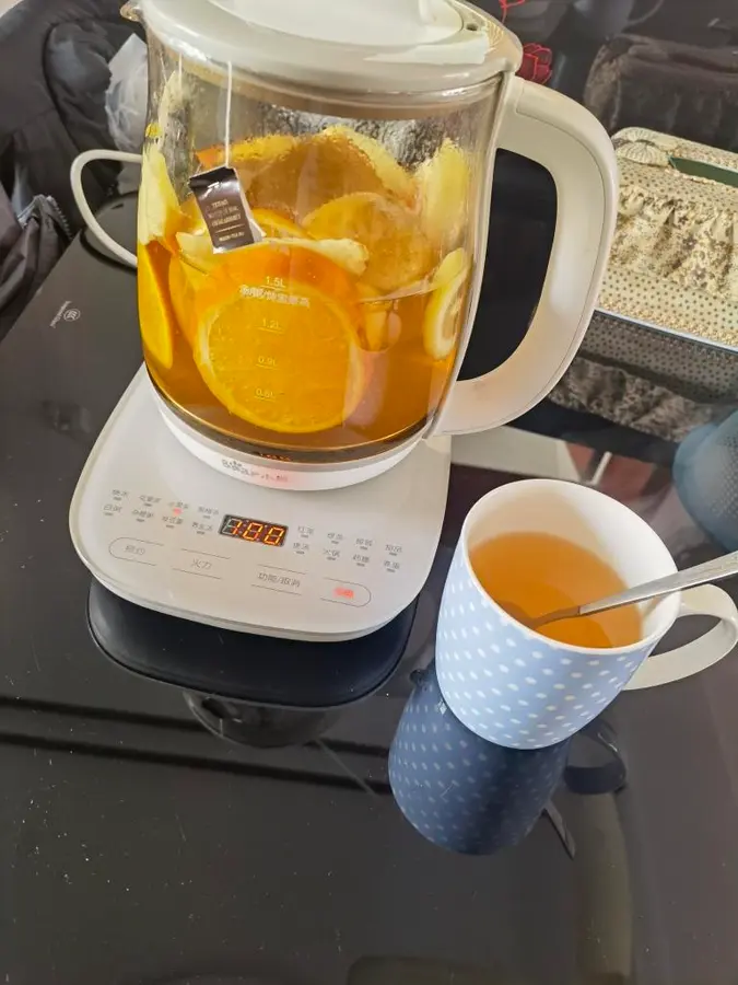 Huge delicious apple orange tea step 0