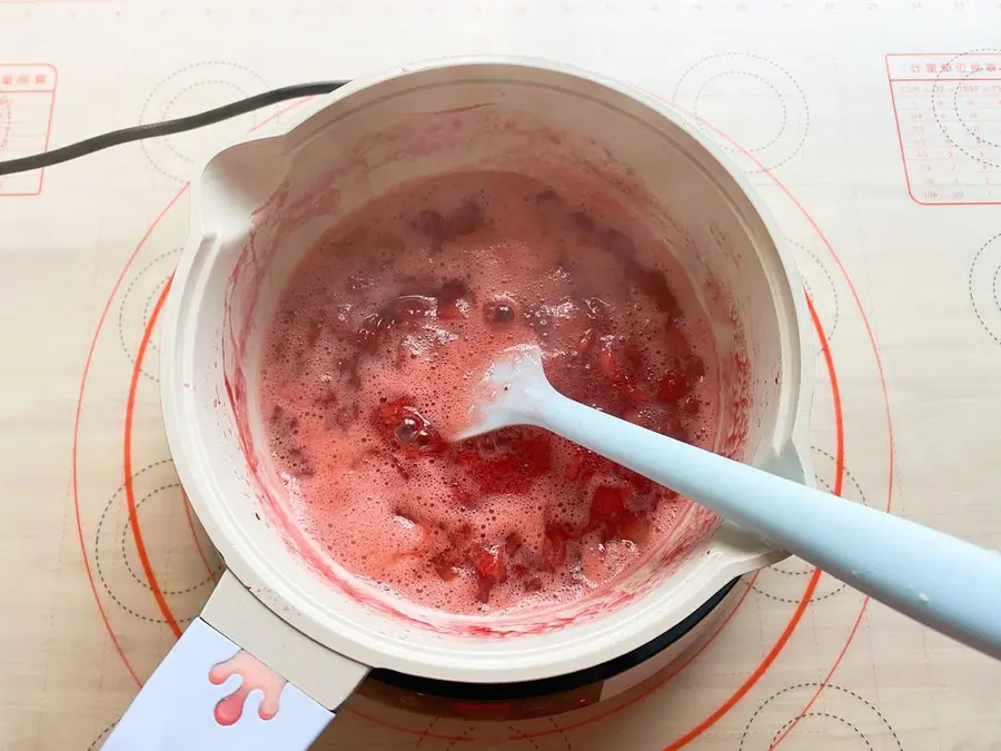 The oven-free â—ï¸ giant berry tiramisu â—ï¸ is in love with one bite step 0