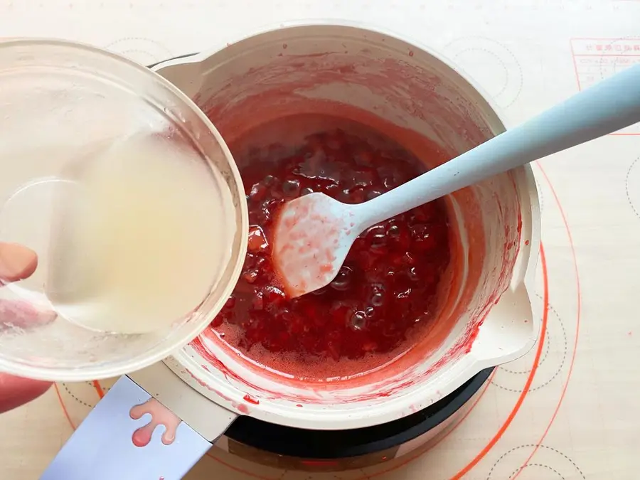 The oven-free â—ï¸ giant berry tiramisu â—ï¸ is in love with one bite step 0