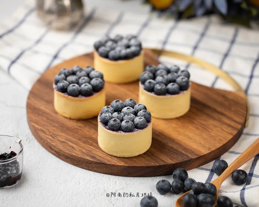 Exquisite afternoon tea! Blueberry cheese tart!