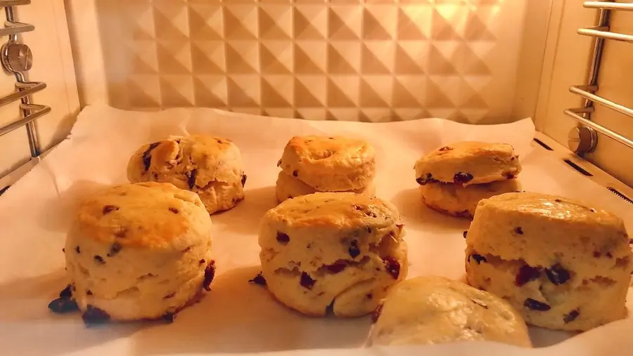 Simple and fast English afternoon tea|Cranberry scones step 0