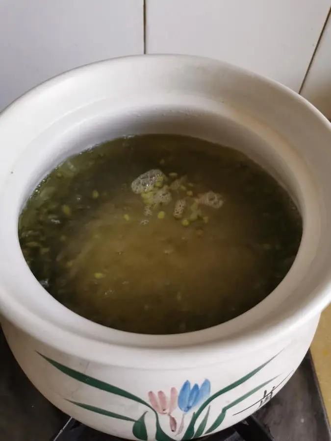 Mung bean soup (grains blooming, soft glutinous quicksand, super fire-saving ) step 0