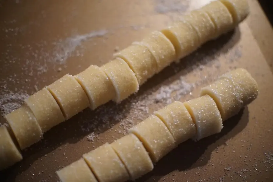 Sabrie Almond Cookies  Little Diamond Afternoon Tea is beautiful, crispy and delicious step 0