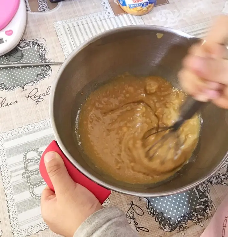 Super fast hand afternoon tea snack - peanut cake step 0