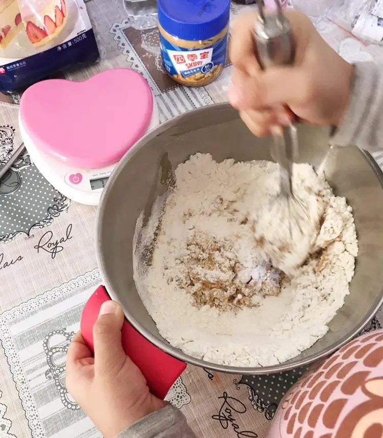 Super fast hand afternoon tea snack - peanut cake step 0