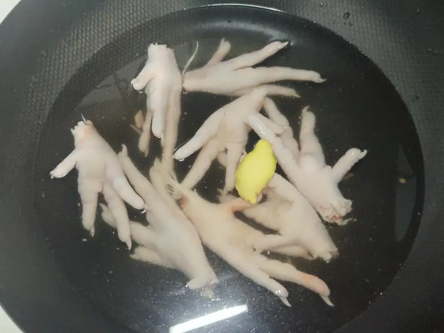 Garlic chicken feet for a late-night snack step 0